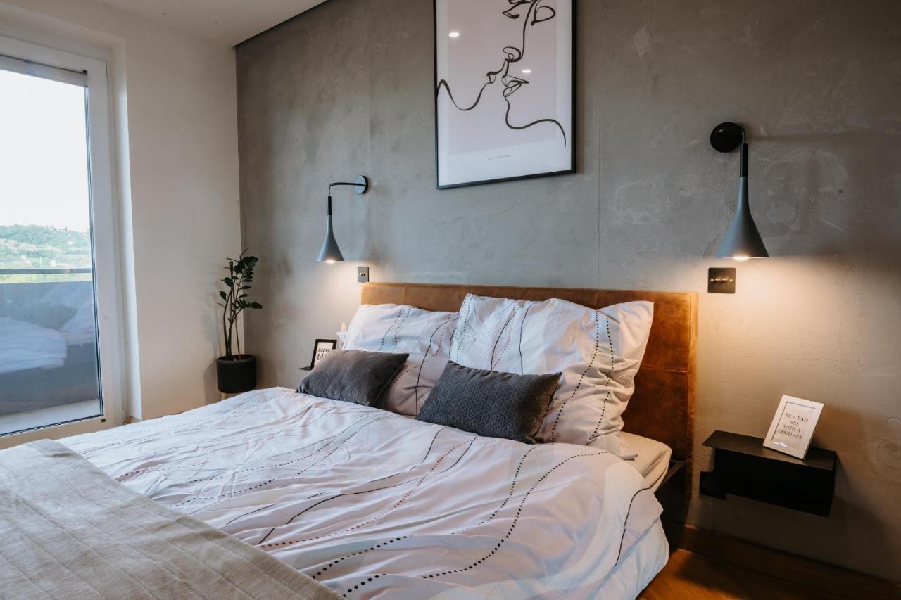 شقة Minimalist Design Penthouse - Kosice Old Town المظهر الخارجي الصورة