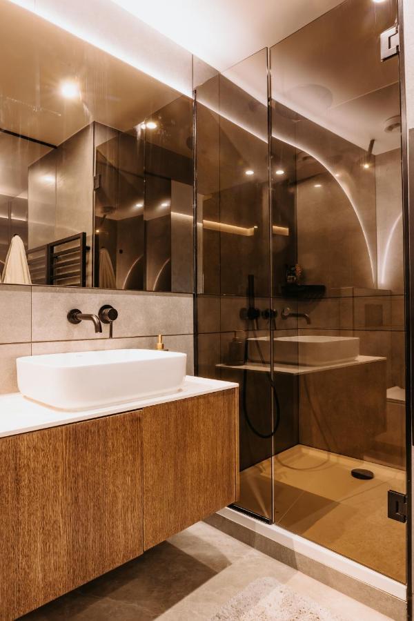 شقة Minimalist Design Penthouse - Kosice Old Town المظهر الخارجي الصورة